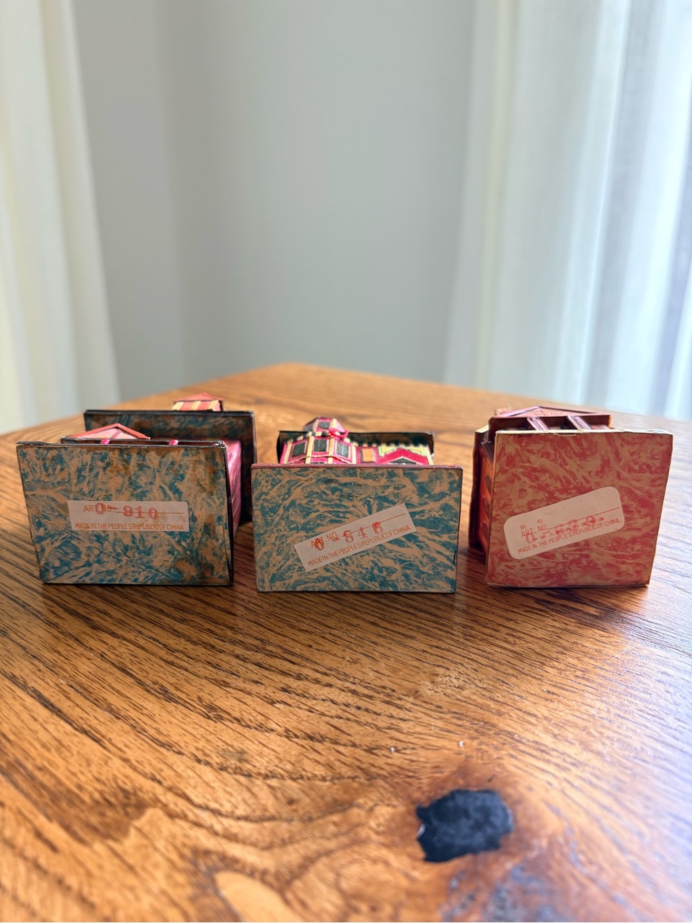 Set of 3 Meow Reo miniature wheat straw and balsa wood architectural ornaments - Picture 5 of 13